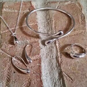 4 pc Silver Bella Jewelry Set